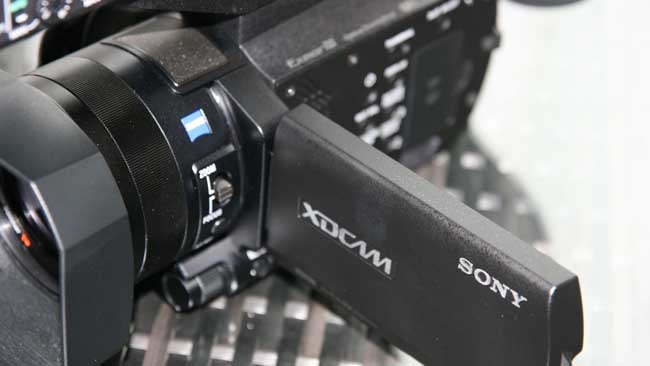 New Sony X70 - a 20 megapixel 4K-upgradable XDCAM. Our first hands