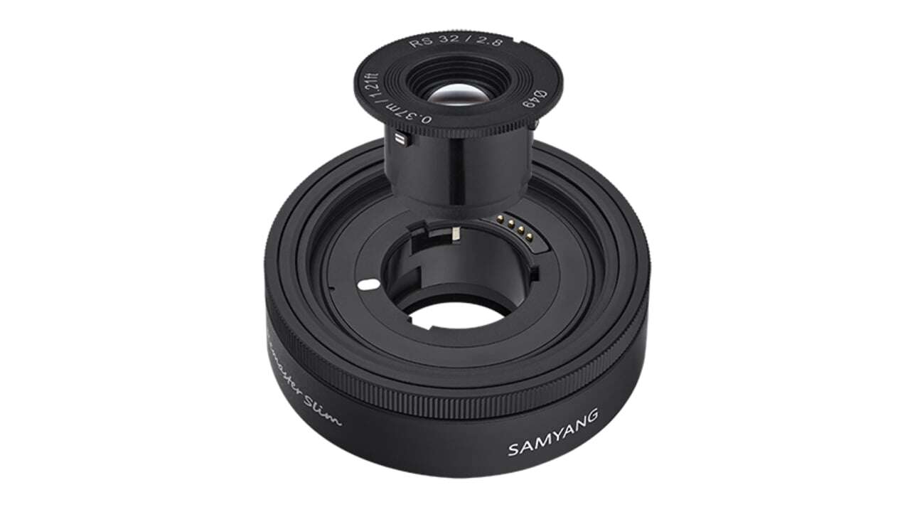 The optical elements of the Samyang Remaster Slim just click in