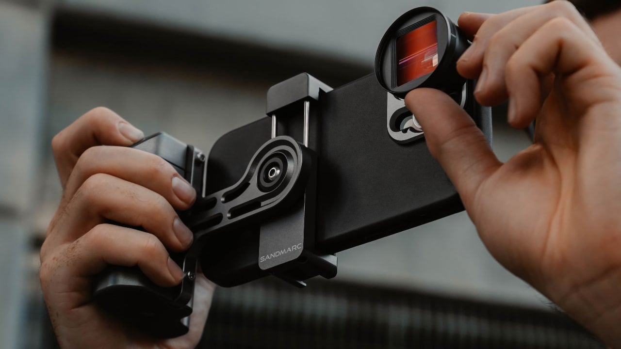 15 Pro Max videography accessory : r/iphone