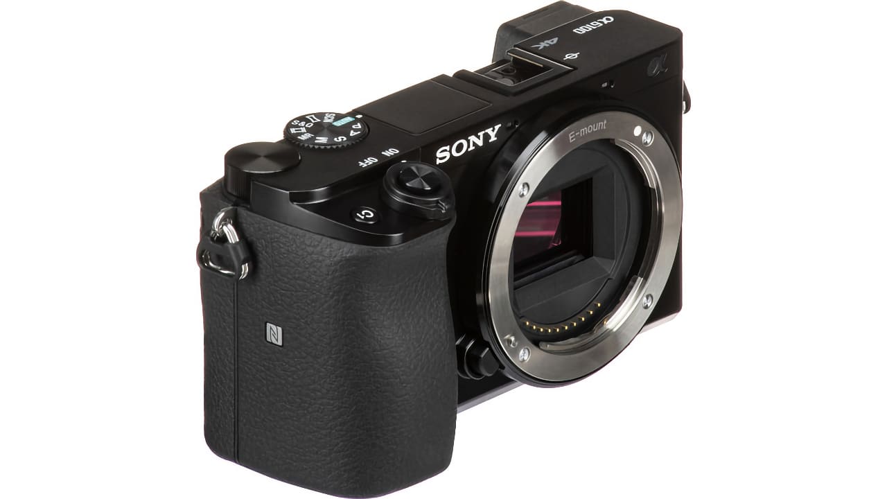 The $748 Sony a6100 represents the average price nowadays of a mirrorless camera